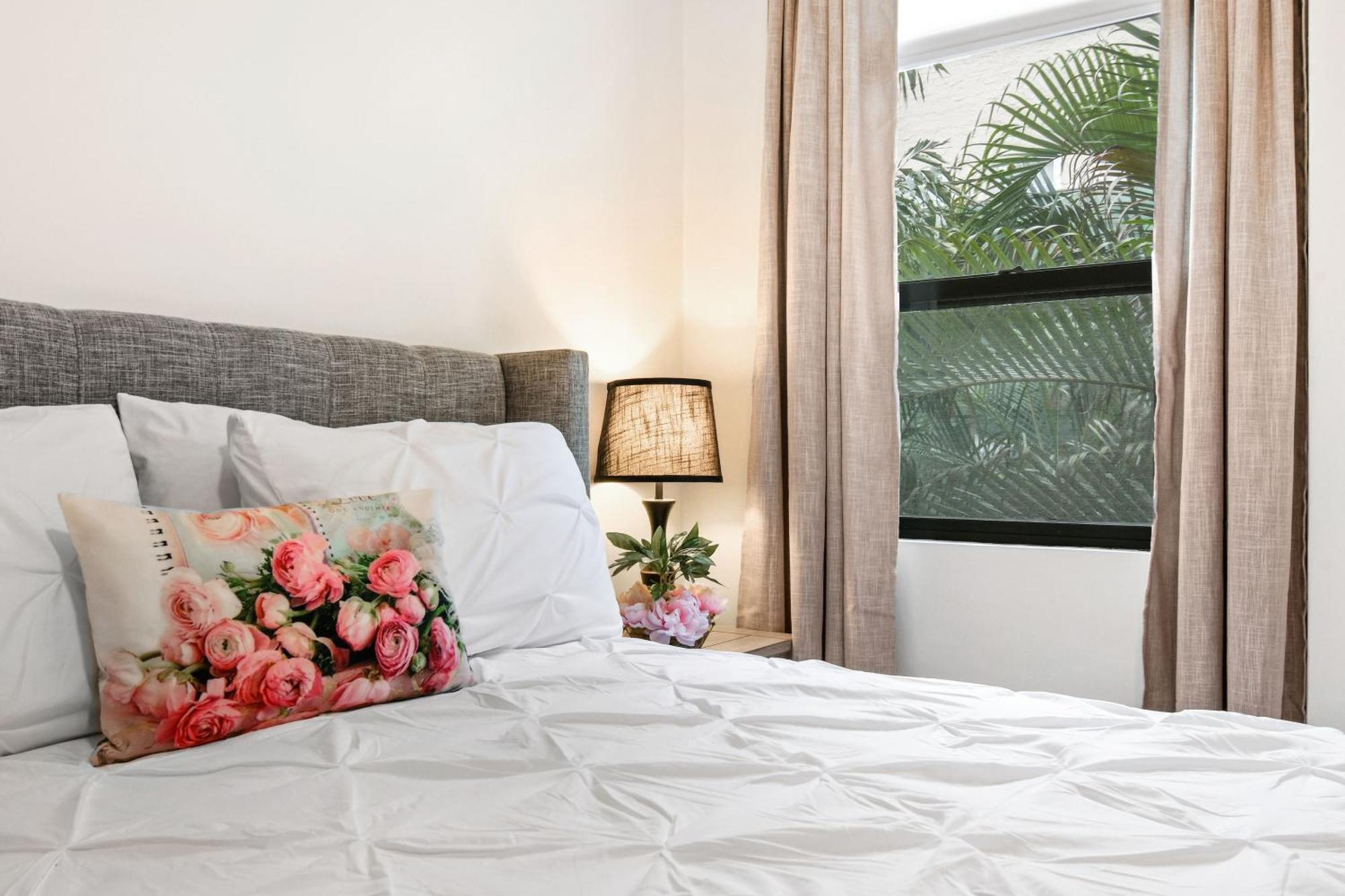 Orchid Suites - Historic Palm Beach Hotel Condominium Dış mekan fotoğraf